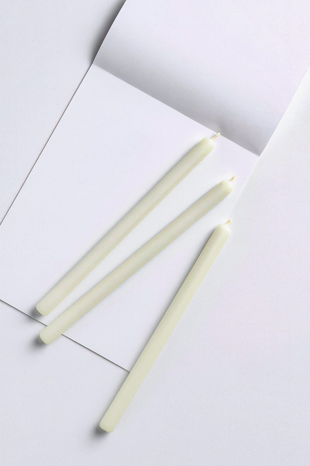 Elegant taper candle with candle holder(golden)